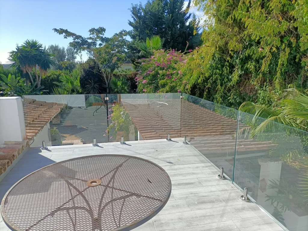 ¿Hace falta permiso para cerrar una terraza? Qué revisar con comunidad y ayuntamiento